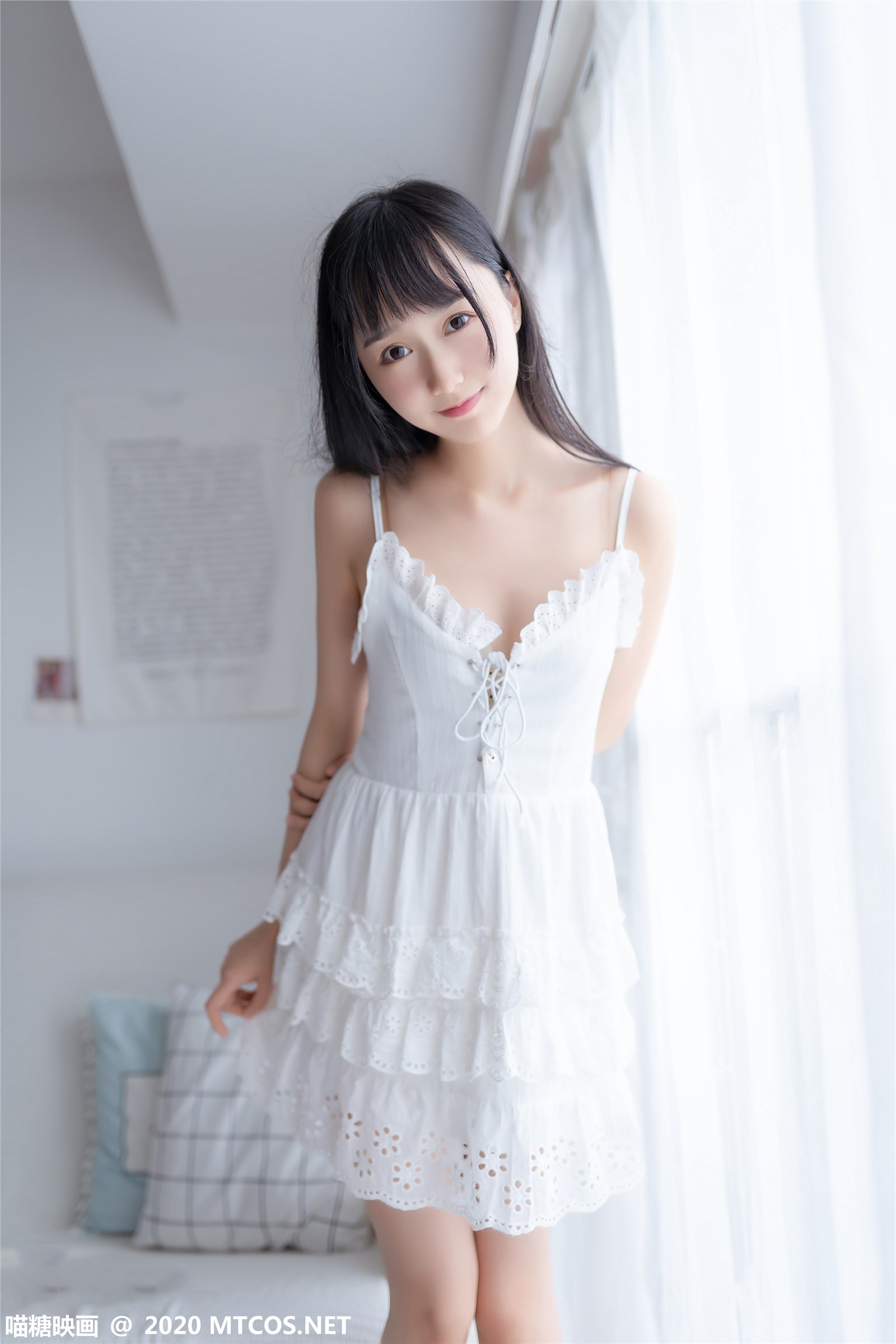 A girl in white dress(23)